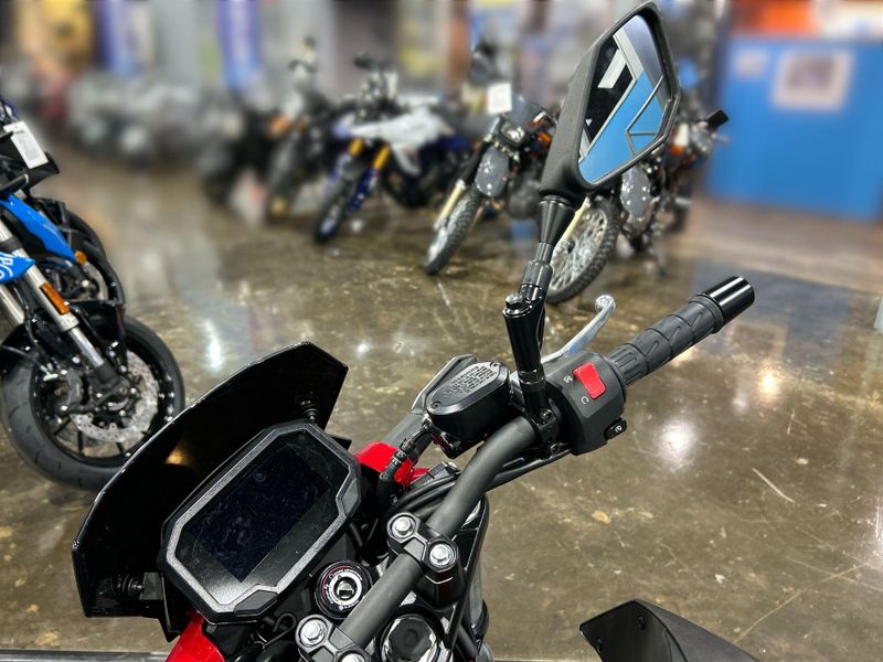 New 2025 Kawasaki Z500 SE ABS Image 22
