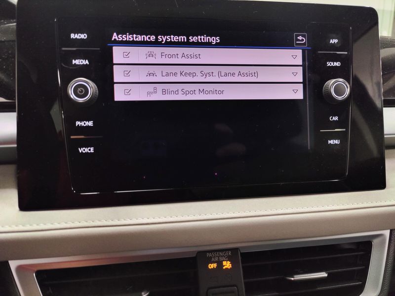 Used 2025 Volkswagen Taos SE AWD w/SunroofImage 8