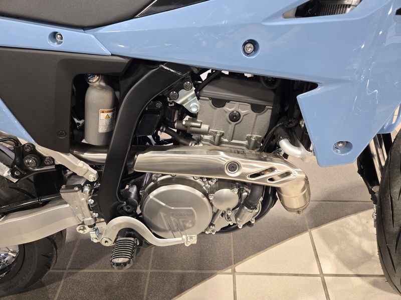 2025 Suzuki DRZ 4SM SKY GRAY Image 9