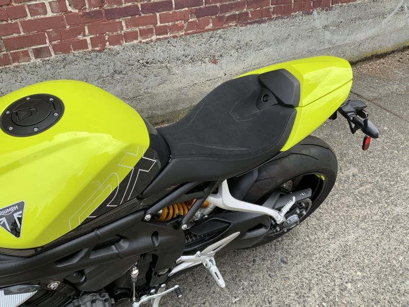 2025 Triumph SPEED TRIPLE 1200 RX 