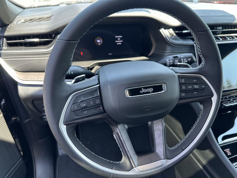 New 2025 Jeep Grand Cherokee L Limited 4x4Image 26