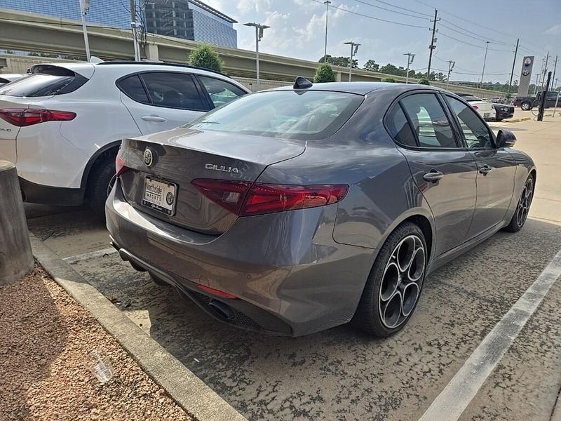 2022 Alfa Romeo Giulia VeloceImage 3