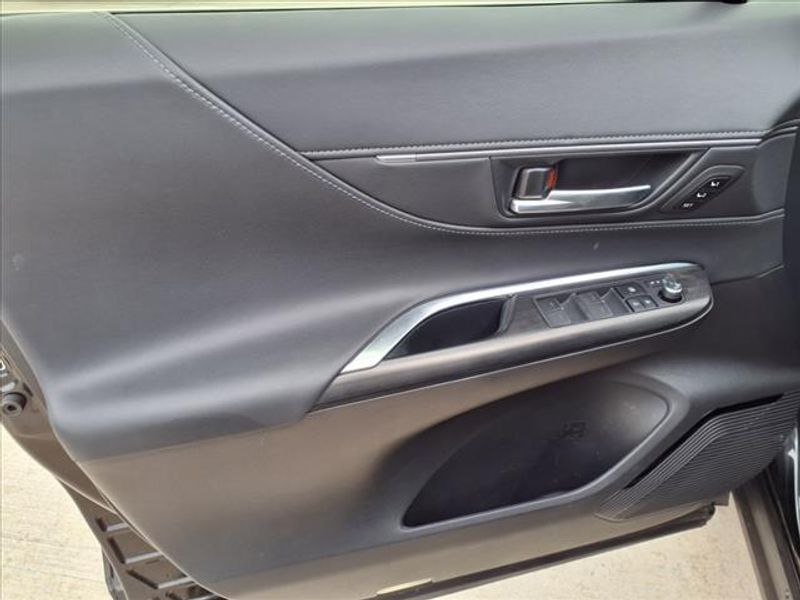 2021 Toyota Venza XLEImage 15