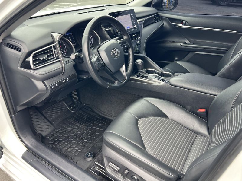 Used 2022 Toyota Camry Hybrid SEImage 3