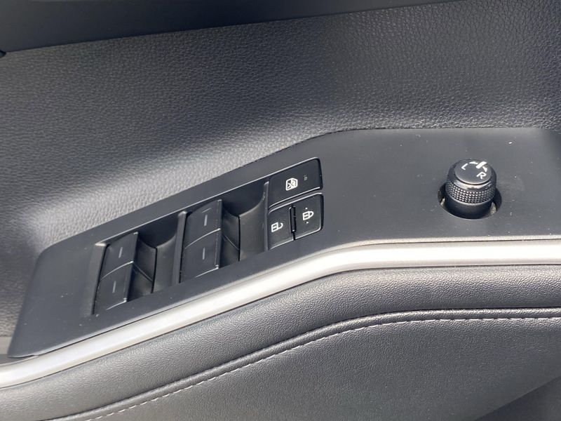 Used 2024 Toyota Highlander XLEImage 19