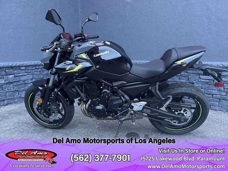 2024 Kawasaki ER650PRFNL-GY2  in a METALLIC MATTE DARK GRAY/METALLIC SPARK BLACK exterior color. Del Amo Motorsports of Los Angeles (562) 262-9181 delamomotorsports.com 