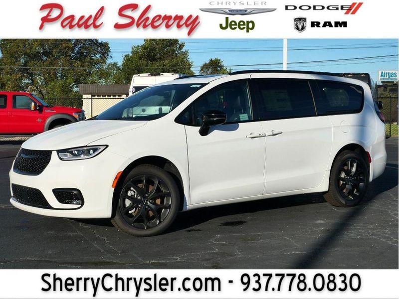 2024 Chrysler Pacifica Limited AwdImage 1