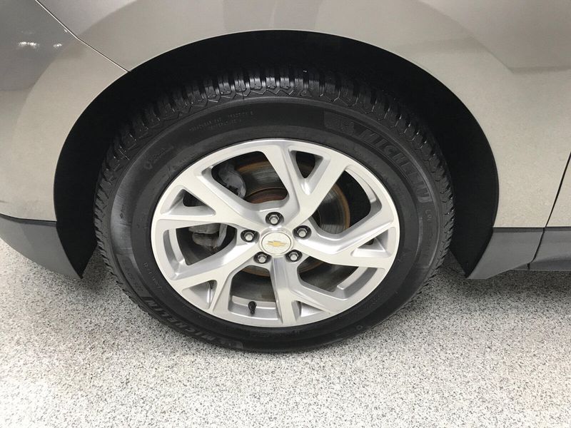 2018 Chevrolet Equinox LTImage 2