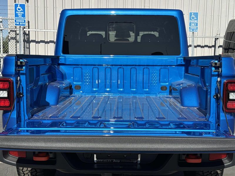 New 2026 Jeep Gladiator Mojave 4x4