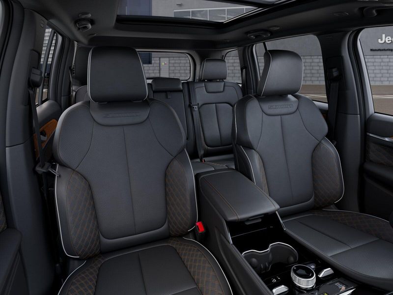 New 2026 Jeep Grand Cherokee SummitImage 9