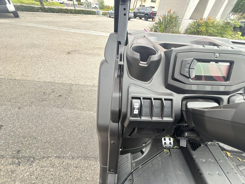 New 2026 Can-Am DEFENDER MAX DPS HD9 Image 15