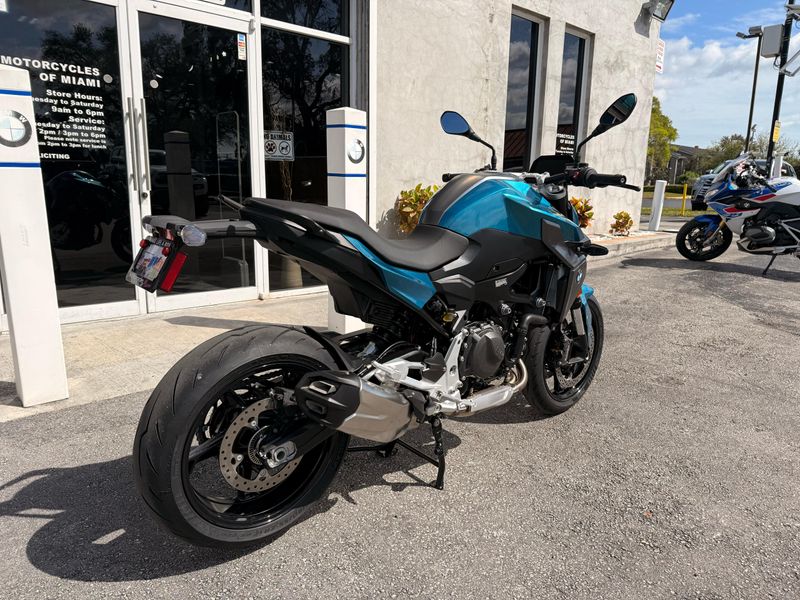 2025 BMW F 900 R Image 12