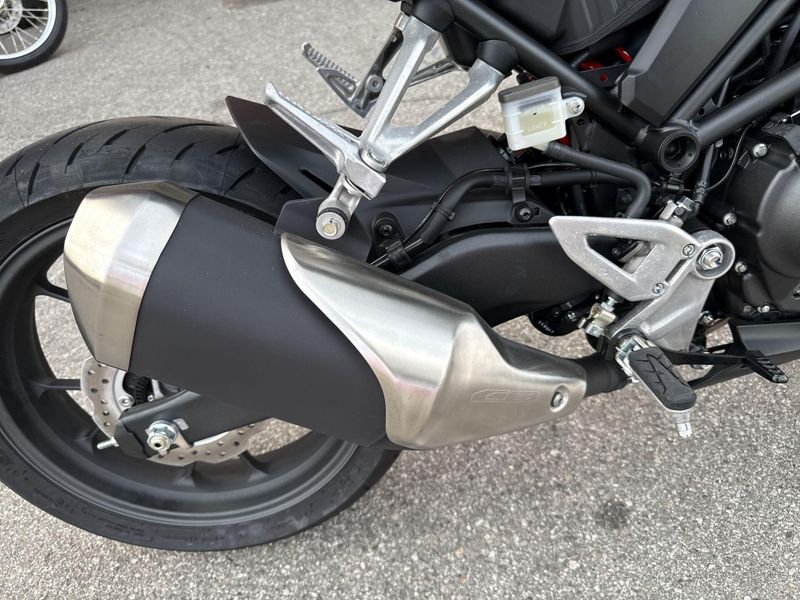 New 2025 Honda CB300R ABS Image 15