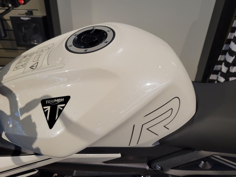 New 2025 Triumph STREET TRIPLE 765 R 