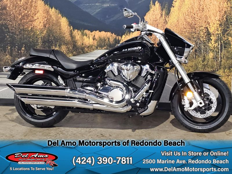 New 2025 Suzuki BOULEVARD M109R Image 1