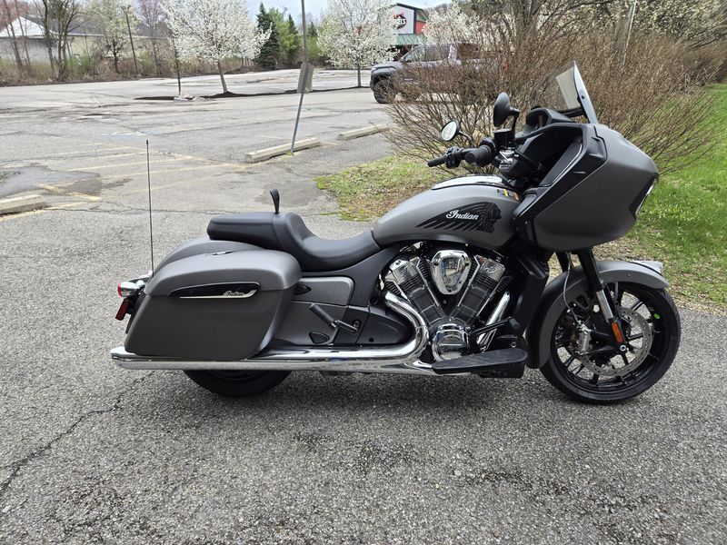 2024 Indian Motorcycle CHALLENGER TITANIUM SMOKE 49ST Base Image 1