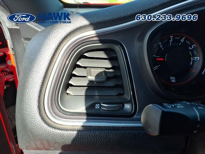 2019 Dodge Challenger SXT photo 17