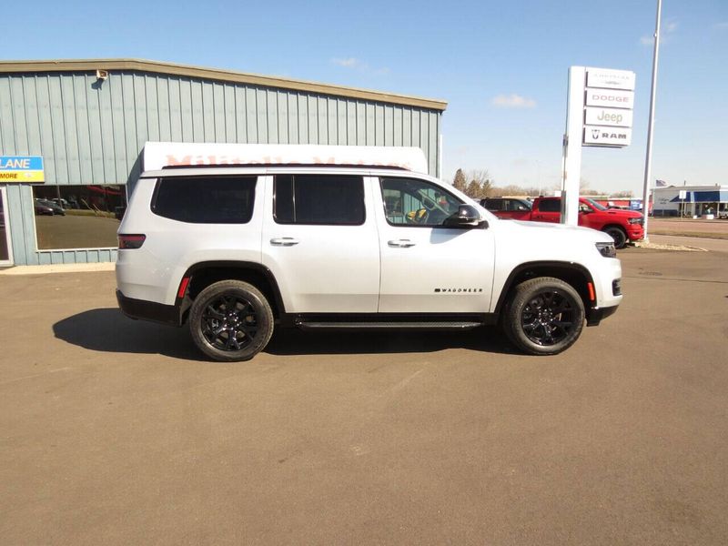 2024 Jeep Wagoneer Carbide 4x4Image 1