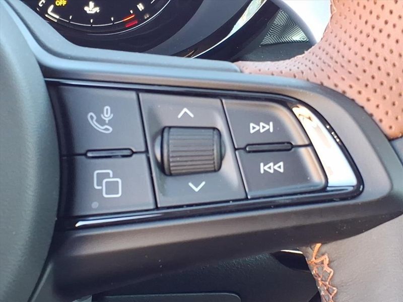 New 2025 Alfa Romeo Tonale IntensaImage 20