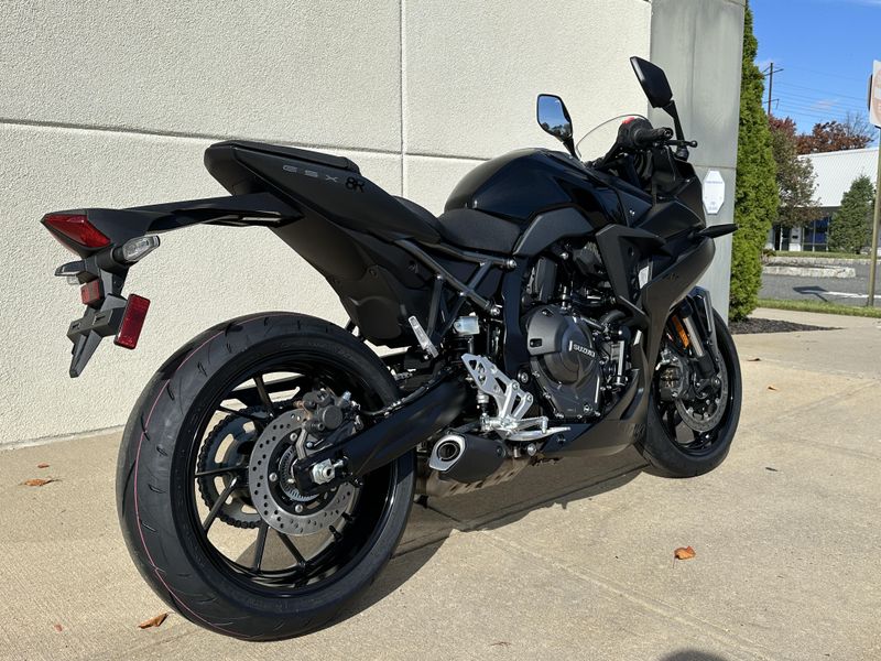 2025 Suzuki GSXS 8R in a Matte Black exterior color. Cross Country Powersports 732-491-2900 crosscountrypowersports.com 