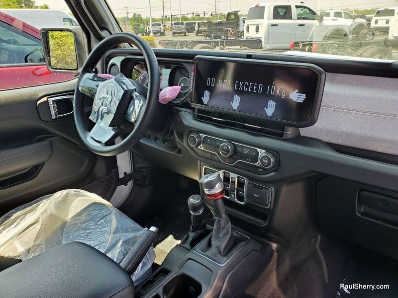 2025 Jeep Wrangler 4-door SportImage 9