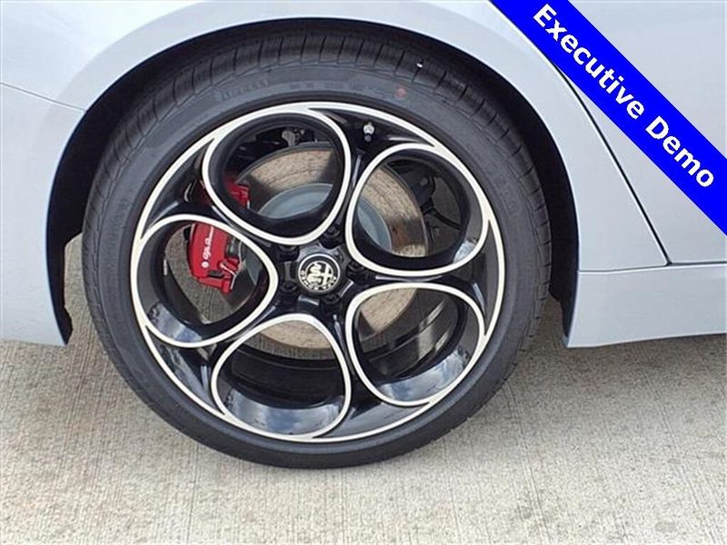 New 2025 Alfa Romeo Giulia VeloceImage 12