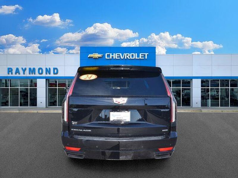 Used 2024 Cadillac Escalade Sport PlatinumImage 5