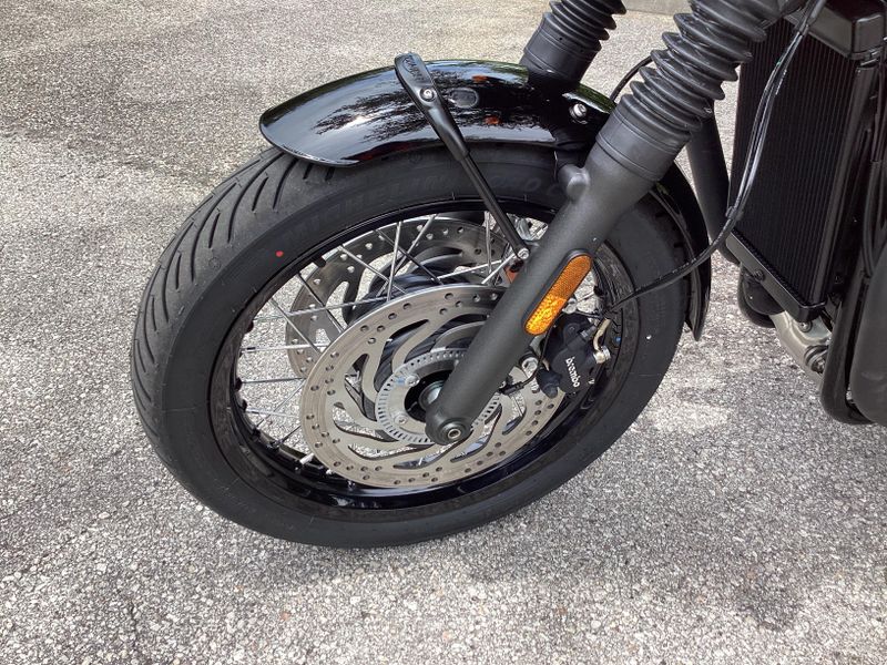 2025 Triumph Bonneville T120