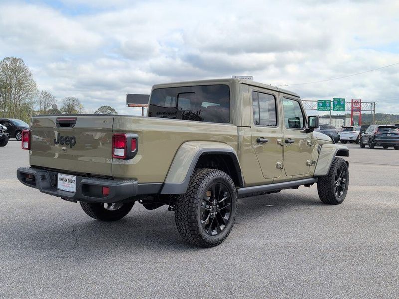 2025 Jeep Gladiator Nighthawk 4x4Image 5
