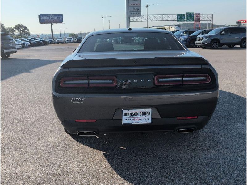 Used 2023 Dodge Challenger SXTImage 4