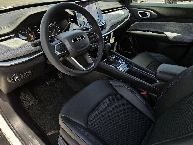 2025 Jeep Compass Latitude 4x4Image 24