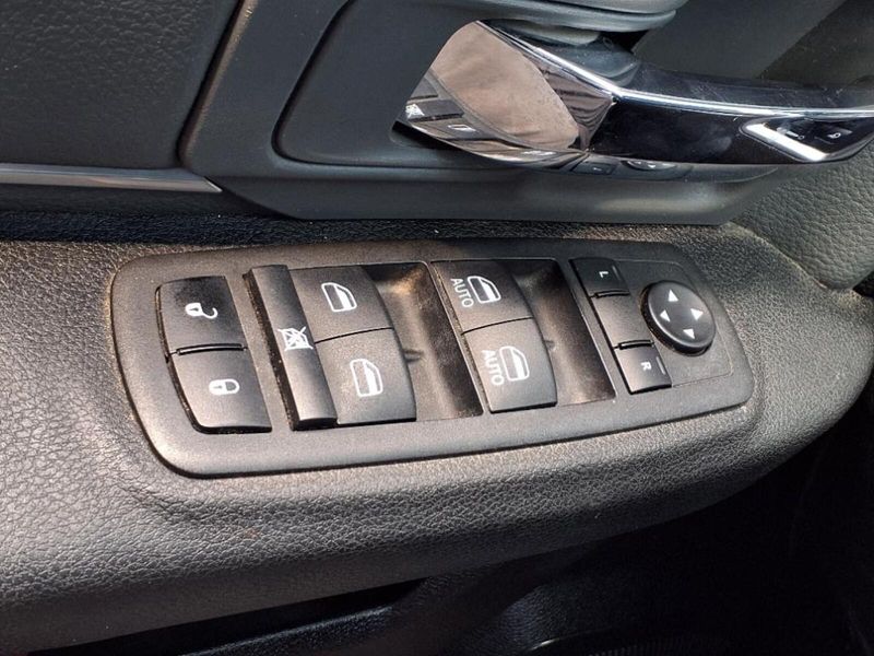 2023 Ram 1500 Classic SLT photo 14