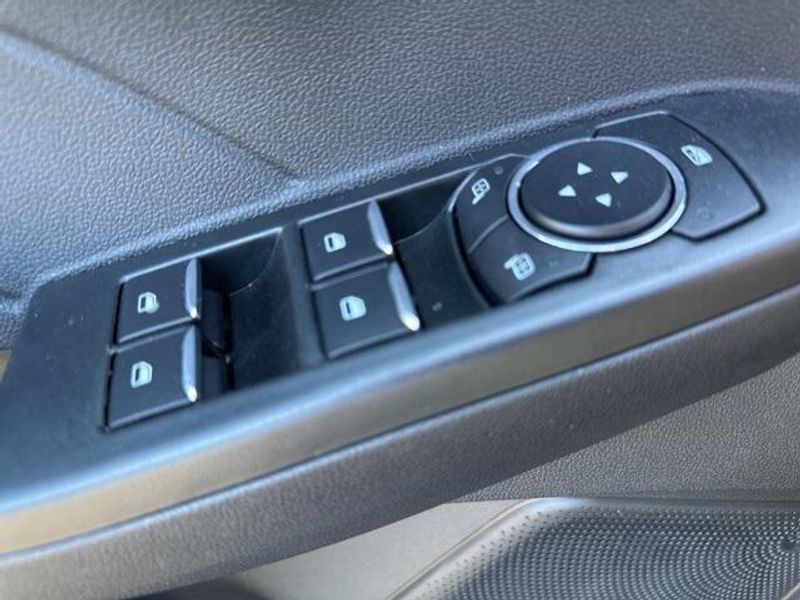 2022 Ford Escape SEImage 21