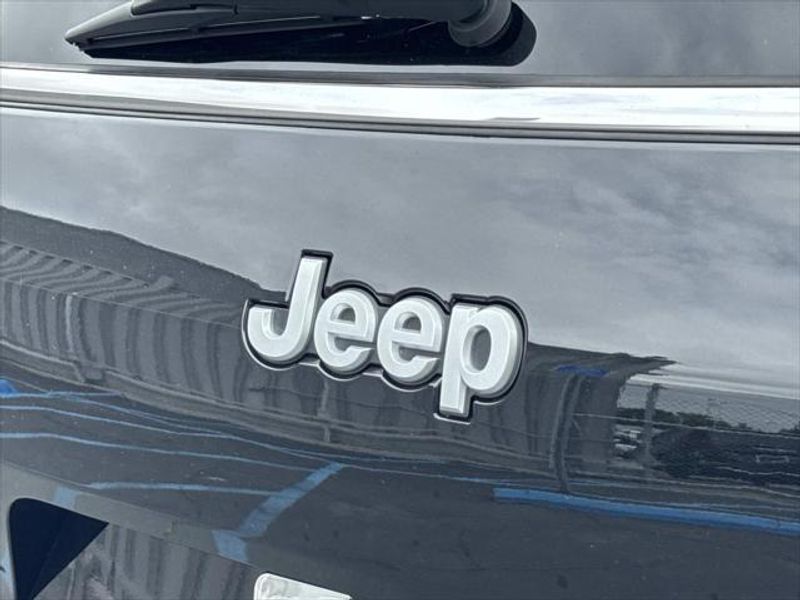 New 2026 Jeep Grand Cherokee L Laredo 4x2