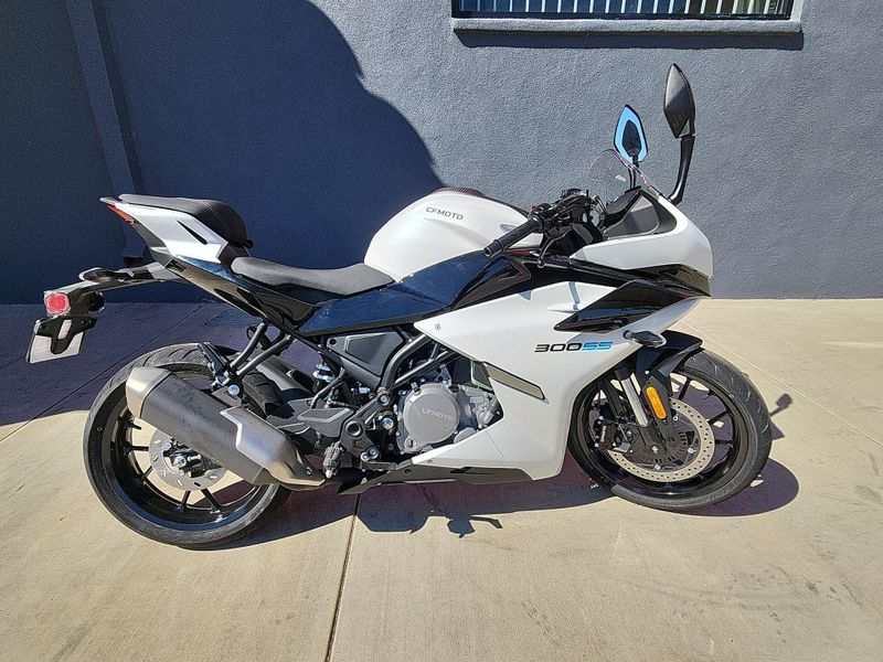 New 2025 CFMOTO 300SS Image 11