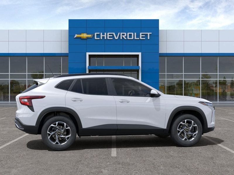 New 2025 Chevrolet Trax LTImage 5