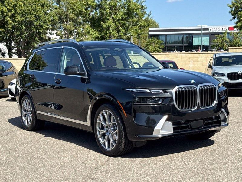 Used 2025 BMW X7 xDrive40iImage 6