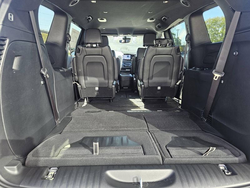 New 2026 Chrysler Pacifica Select AwdImage 11