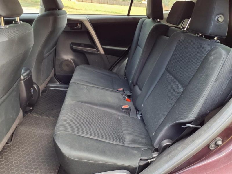 2018 Toyota RAV4 LE photo 15