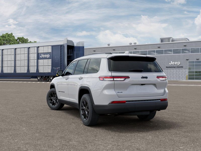 New 2026 Jeep Grand Cherokee L Laredo Altitude 4x4Image 3