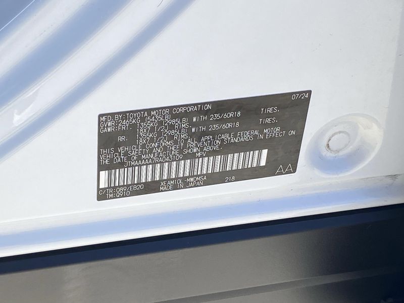 Used 2024 Toyota bZ4X XLEImage 32