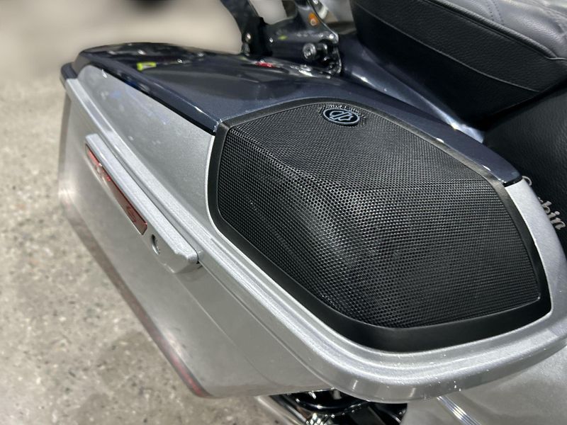 Used 2019 Harley-Davidson CVO STREET GLIDE Image 23