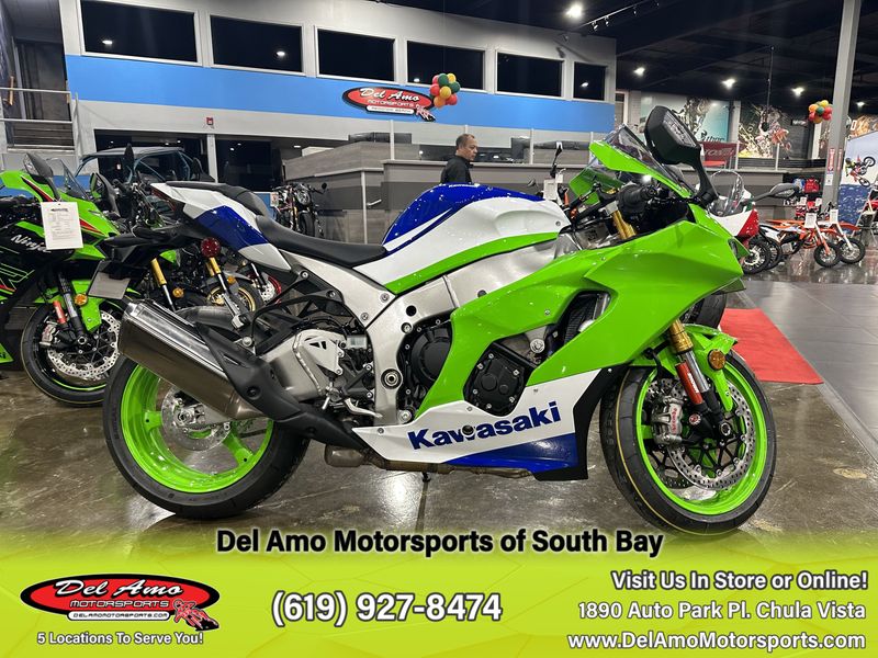 2024 Kawasaki ZX1002LRFBL-GN2  in a LIME GREEN/PEARL CRYSTAL WHITE/BLUE exterior color. Del Amo Motorsports of South Bay (619) 547-1937 delamomotorsports.com 