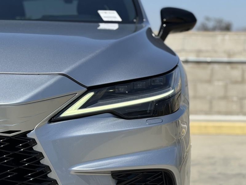 2023 Lexus RX 500h F SPORT PerformanceImage 8