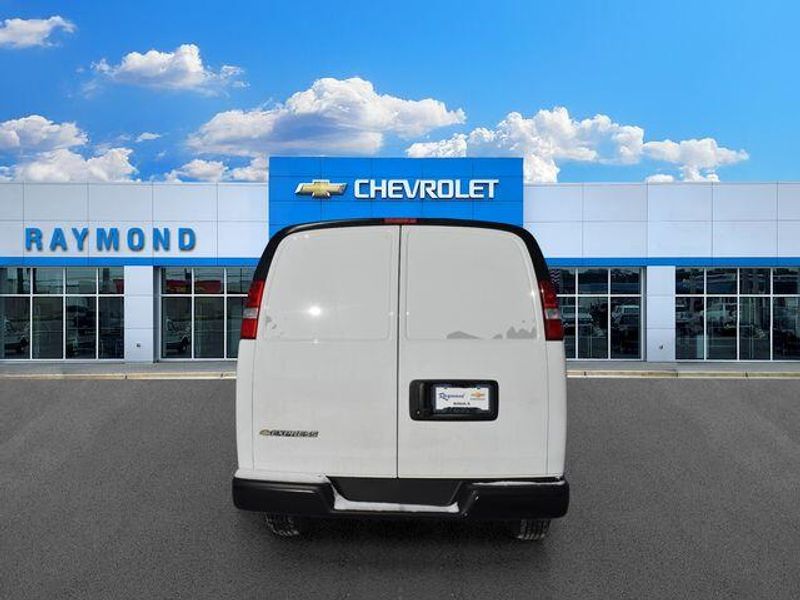 New 2025 Chevrolet Express 3500 Work VanImage 5