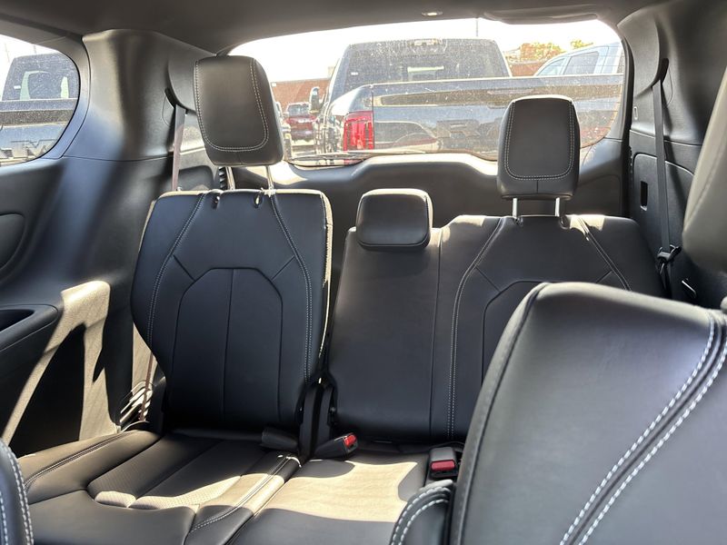 New 2026 Chrysler Pacifica SelectImage 20