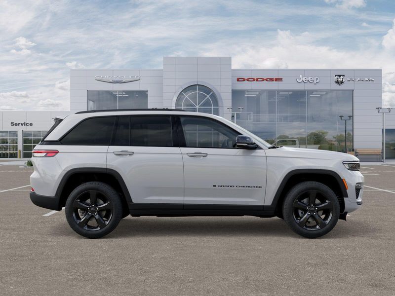 New 2025 Jeep Grand Cherokee Limited 4x2Image 46
