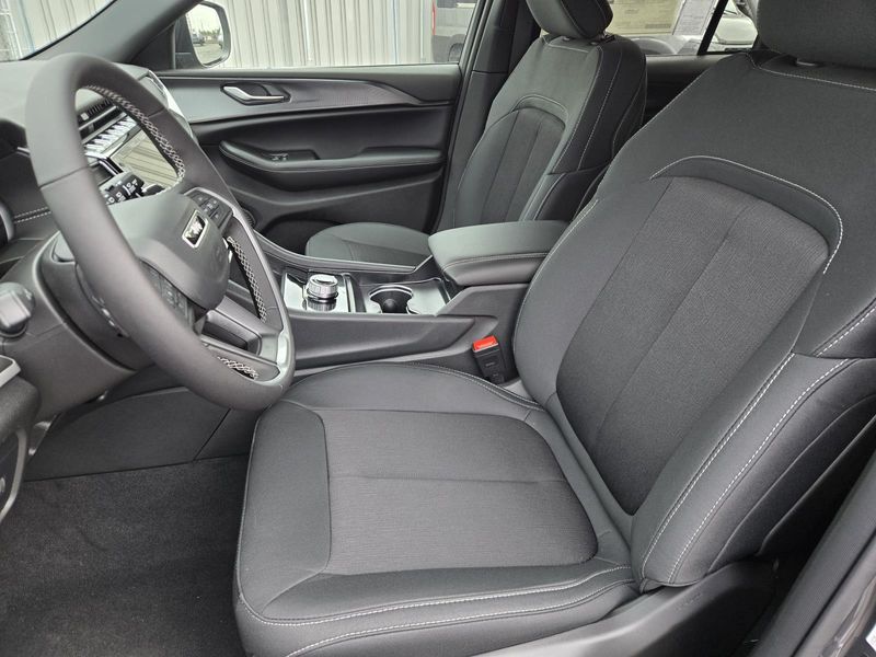 New 2026 Jeep Grand Cherokee Laredo X 4x2