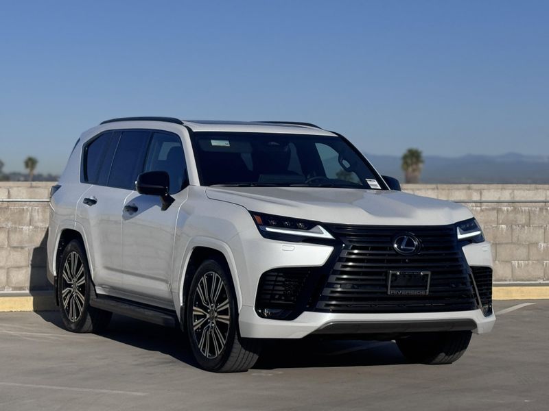 2025 Lexus LX 600 LuxuryImage 2