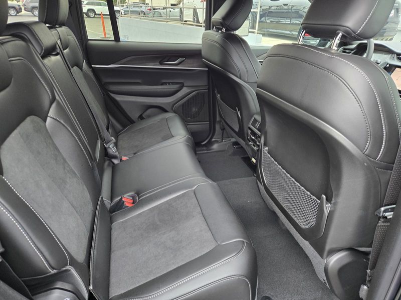 New 2026 Jeep Grand Cherokee Laredo Altitude 4x4